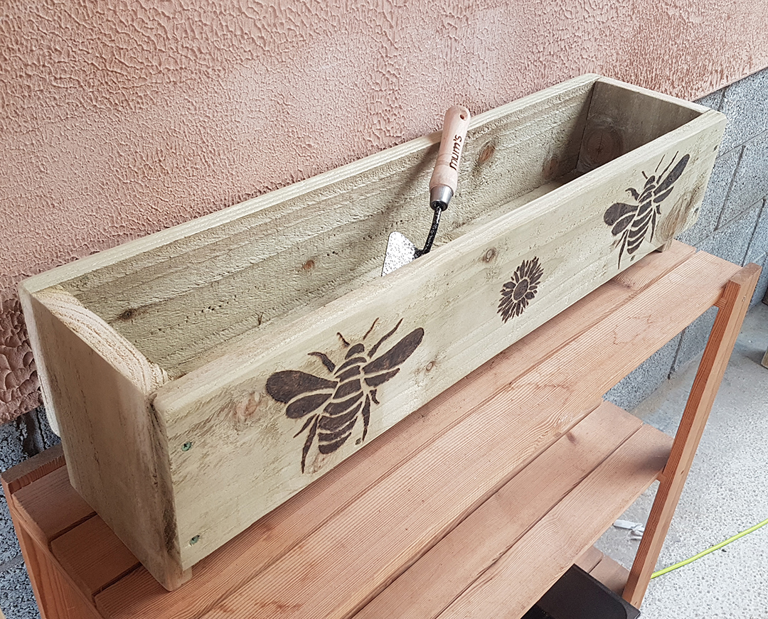 Rough Sawn Garden Trough with Bees and Flower Motif – choice of personalised trowel