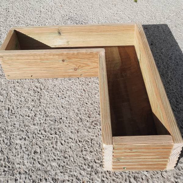 decking corner planter