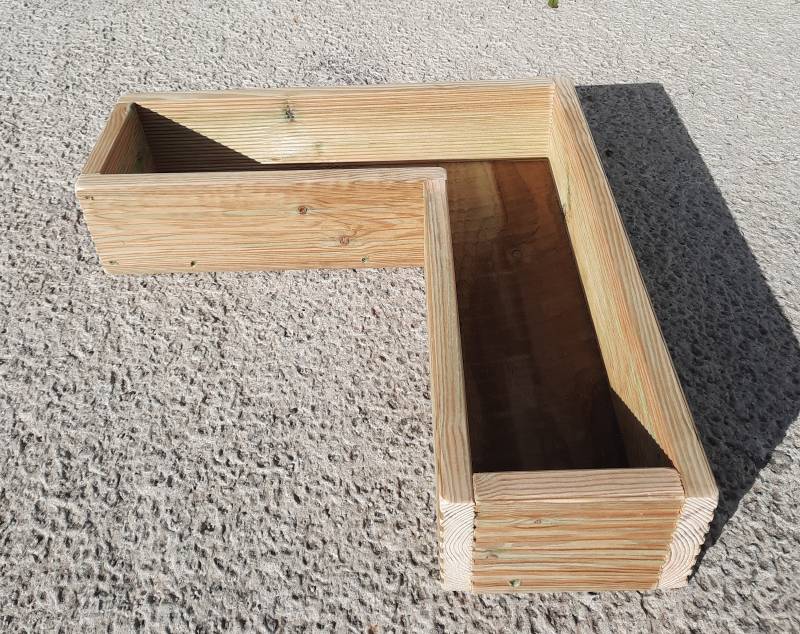 decking corner planter